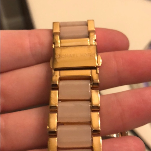 Michael Kors Rose Gold Watch - Picture 5 of 5